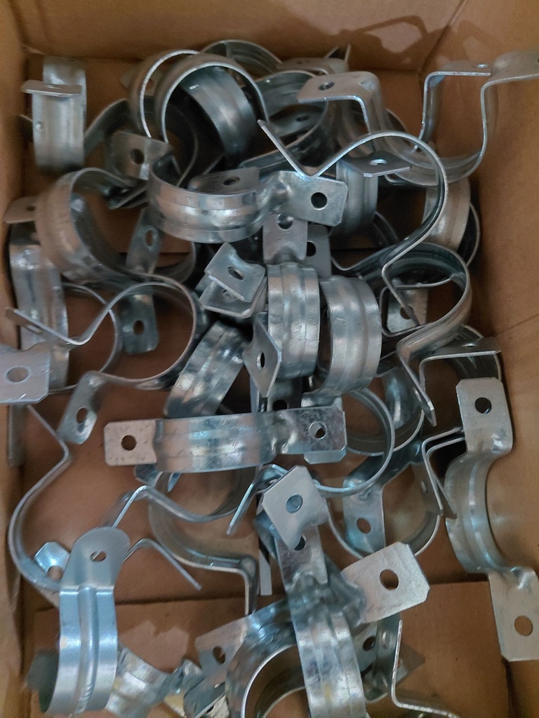 1 1/2" Metal Pipe Strap (11/4" american)